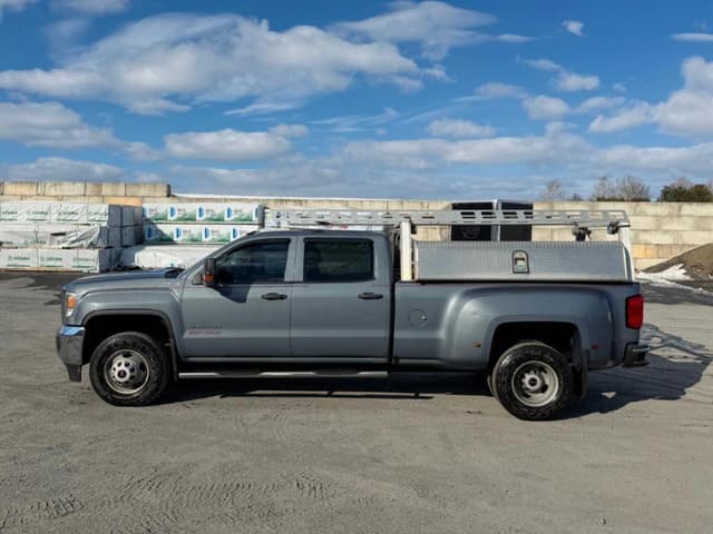 Image of GMC Sierra equipment image 1