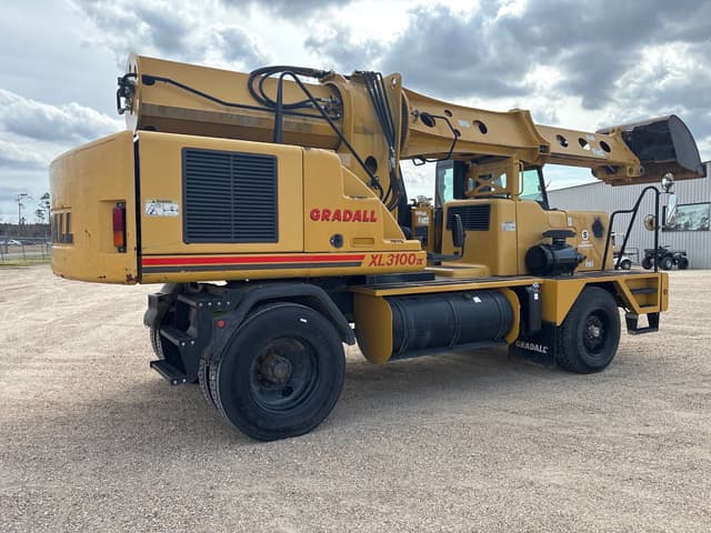 Image of Gradall XL3100 IV equipment image 1