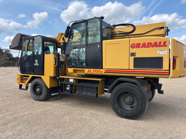 Image of Gradall XL3100 IV equipment image 3