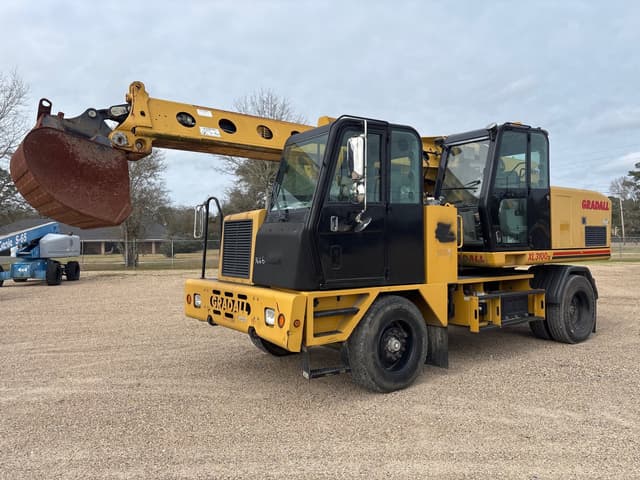 Image of Gradall XL3100 IV equipment image 3