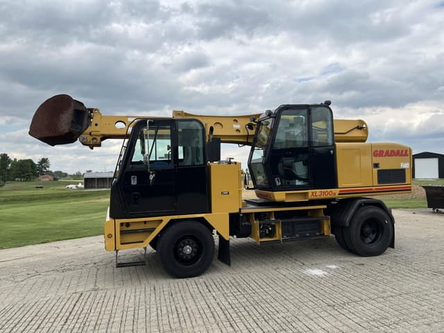 Image of Gradall XL3100 IV equipment image 1