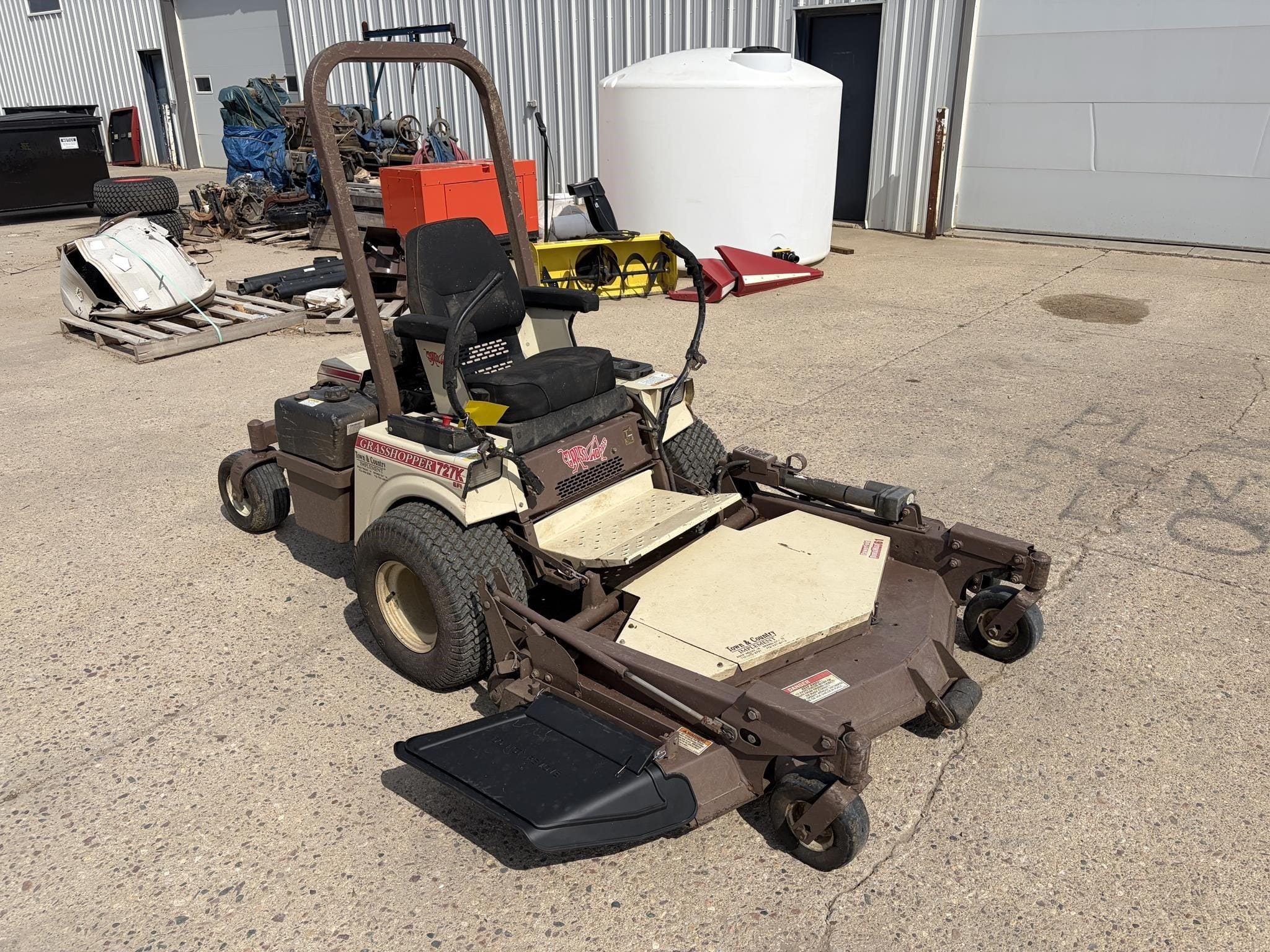 2016 Grasshopper 727EFI Equipment Image0