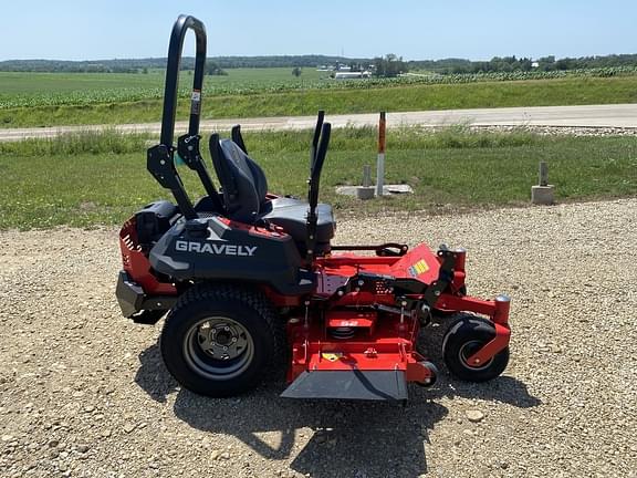 Image of Gravely Pro-Turn 152 equipment image 3