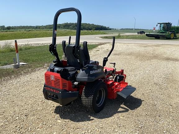 Image of Gravely Pro-Turn 152 equipment image 4