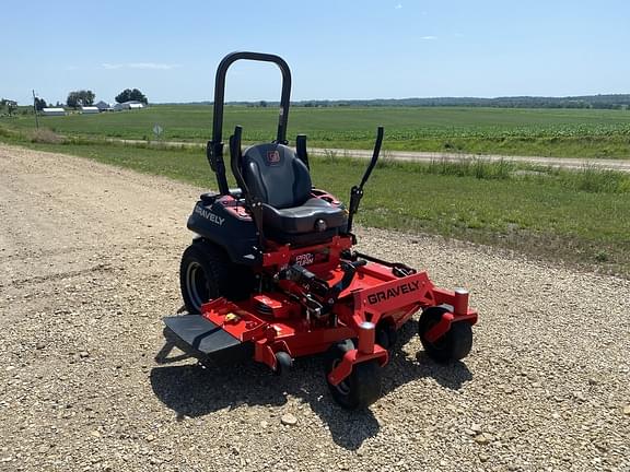 Image of Gravely Pro-Turn 152 equipment image 2