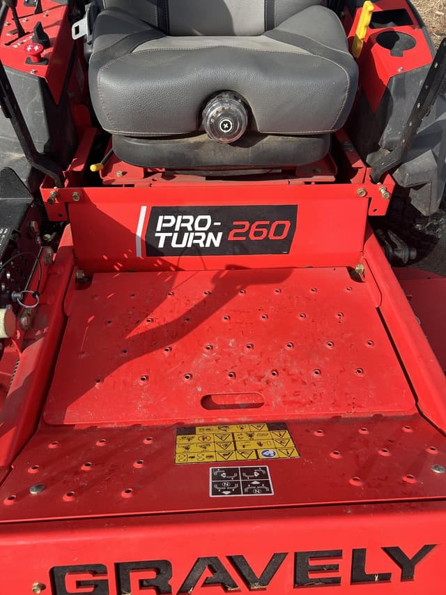 Image of Gravely Pro-Turn 260 equipment image 1