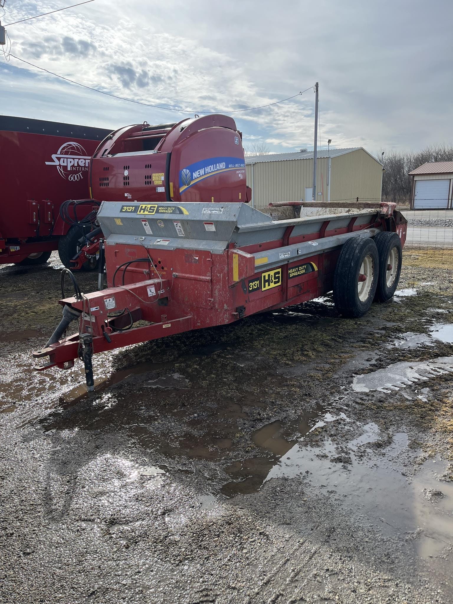 2016 H&S 3131 Equipment Image0