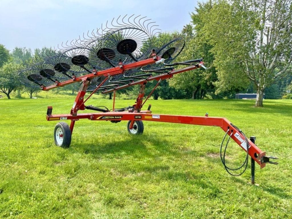 2016 H&S 3112 Equipment Image0