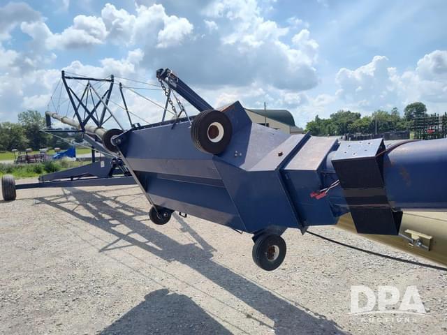 Image of Harvest International H13114XT equipment image 3