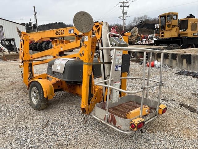 Image of Haulotte 4527A equipment image 2