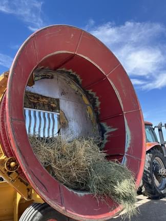 Image of Haybuster H-1130 equipment image 1