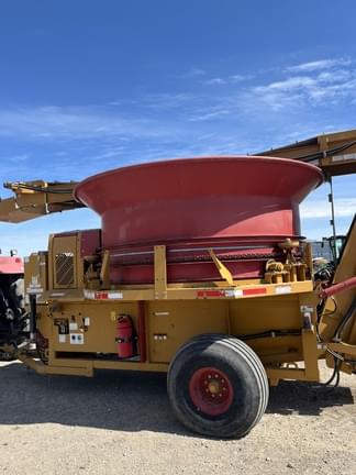 Image of Haybuster H-1130 equipment image 2