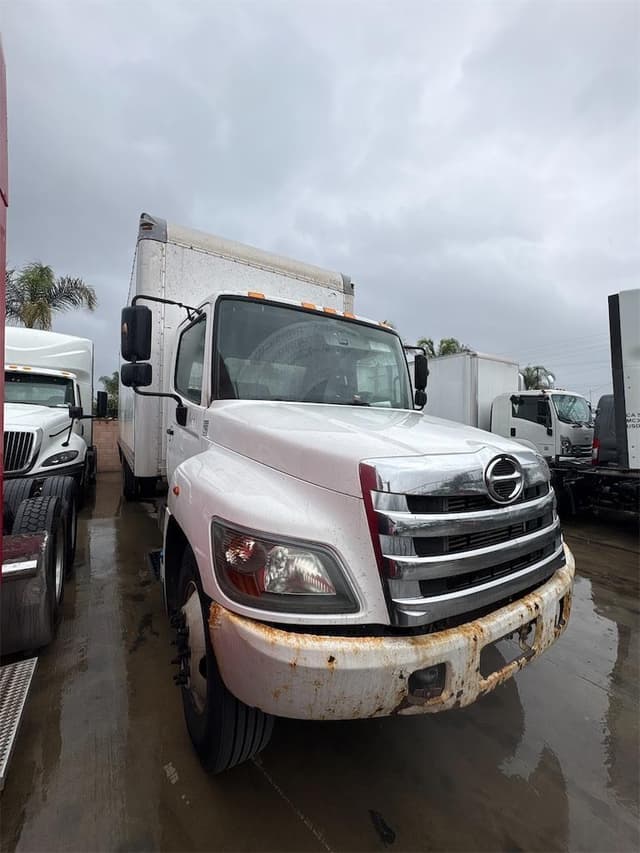 Image of Hino 268 equipment image 2