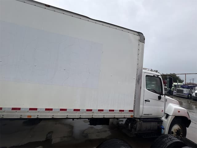 Image of Hino 268 equipment image 3