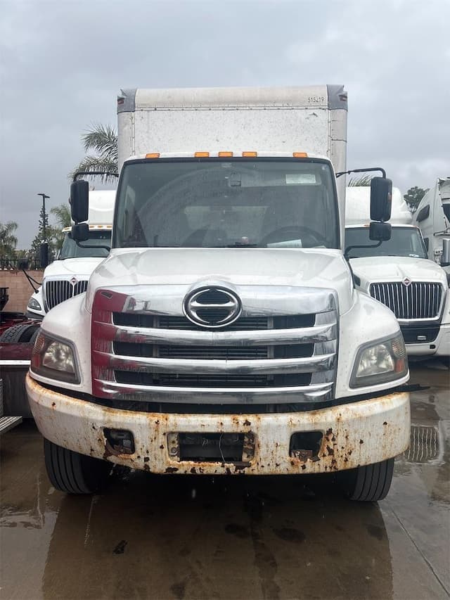 Image of Hino 268 equipment image 1