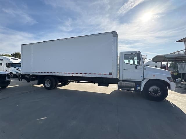 Image of Hino 268 equipment image 3