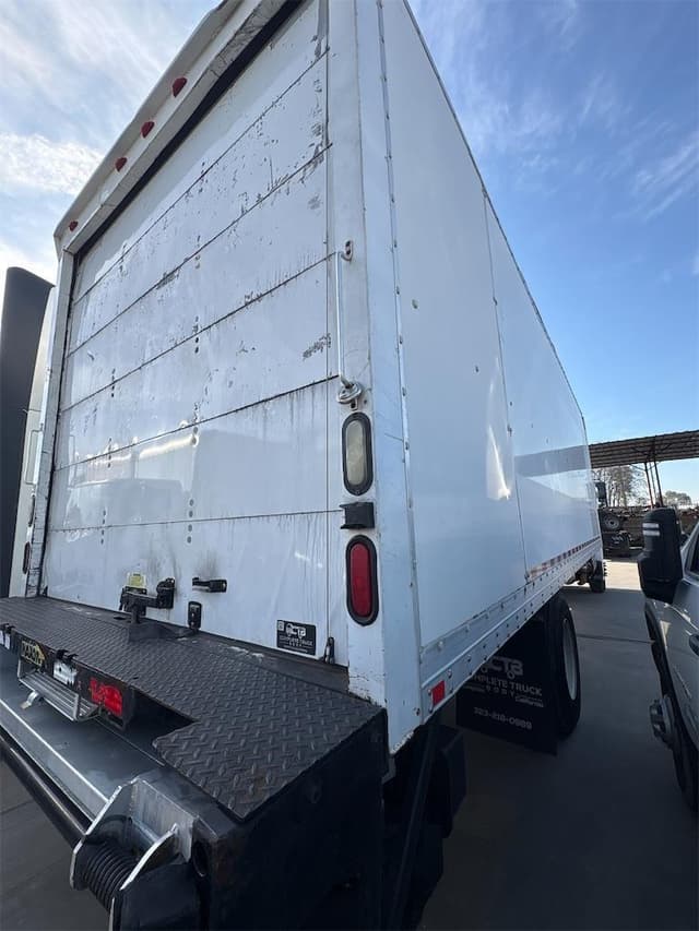 Image of Hino 268 equipment image 4