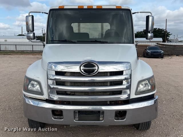 Image of Hino 268 equipment image 1