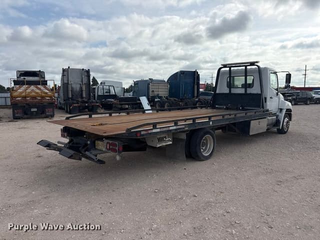 Image of Hino 268 equipment image 4