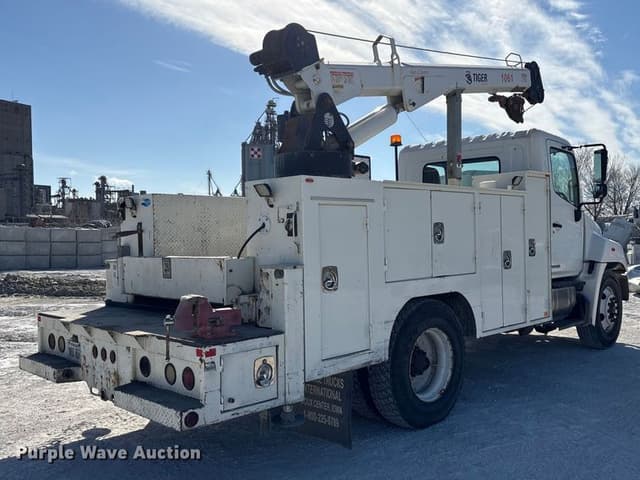 Image of Hino 268 equipment image 4