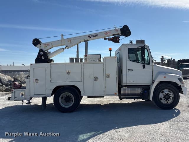 Image of Hino 268 equipment image 3
