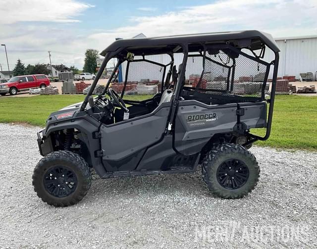 Image of Honda Pioneer 1000 equipment image 1