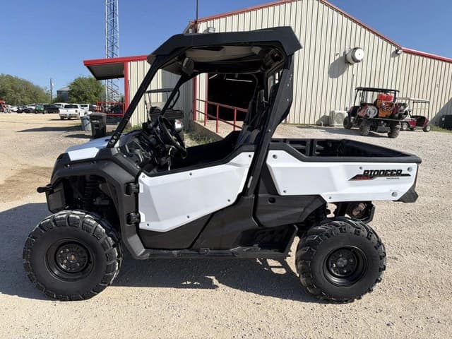 Image of Honda Pioneer 1000 equipment image 1
