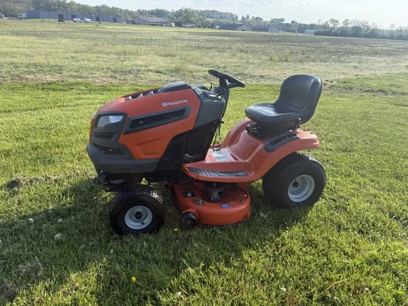 Image of Husqvarna YTH22V42 equipment image 2