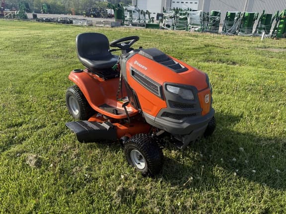 Image of Husqvarna YTH22V42 equipment image 1