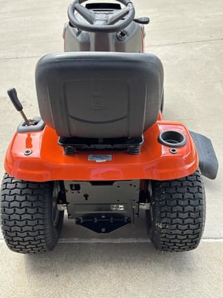 Image of Husqvarna YTH22V42 equipment image 3