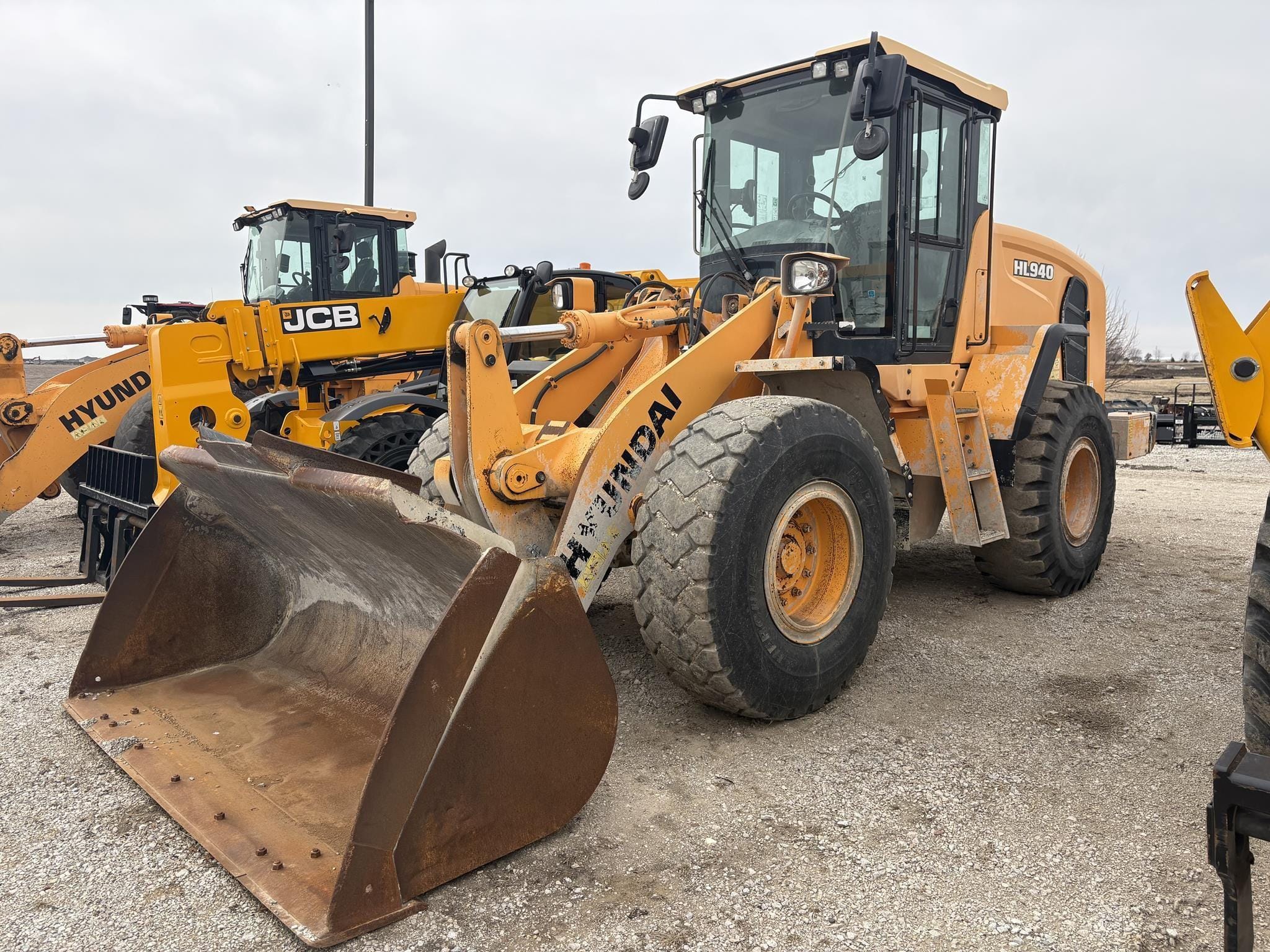 2016 Hyundai HL940 Equipment Image0