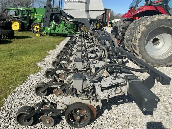 Image of Harvest International 12R38 equipment image 2