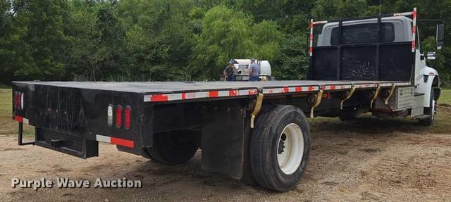 Image of International 4000 equipment image 4