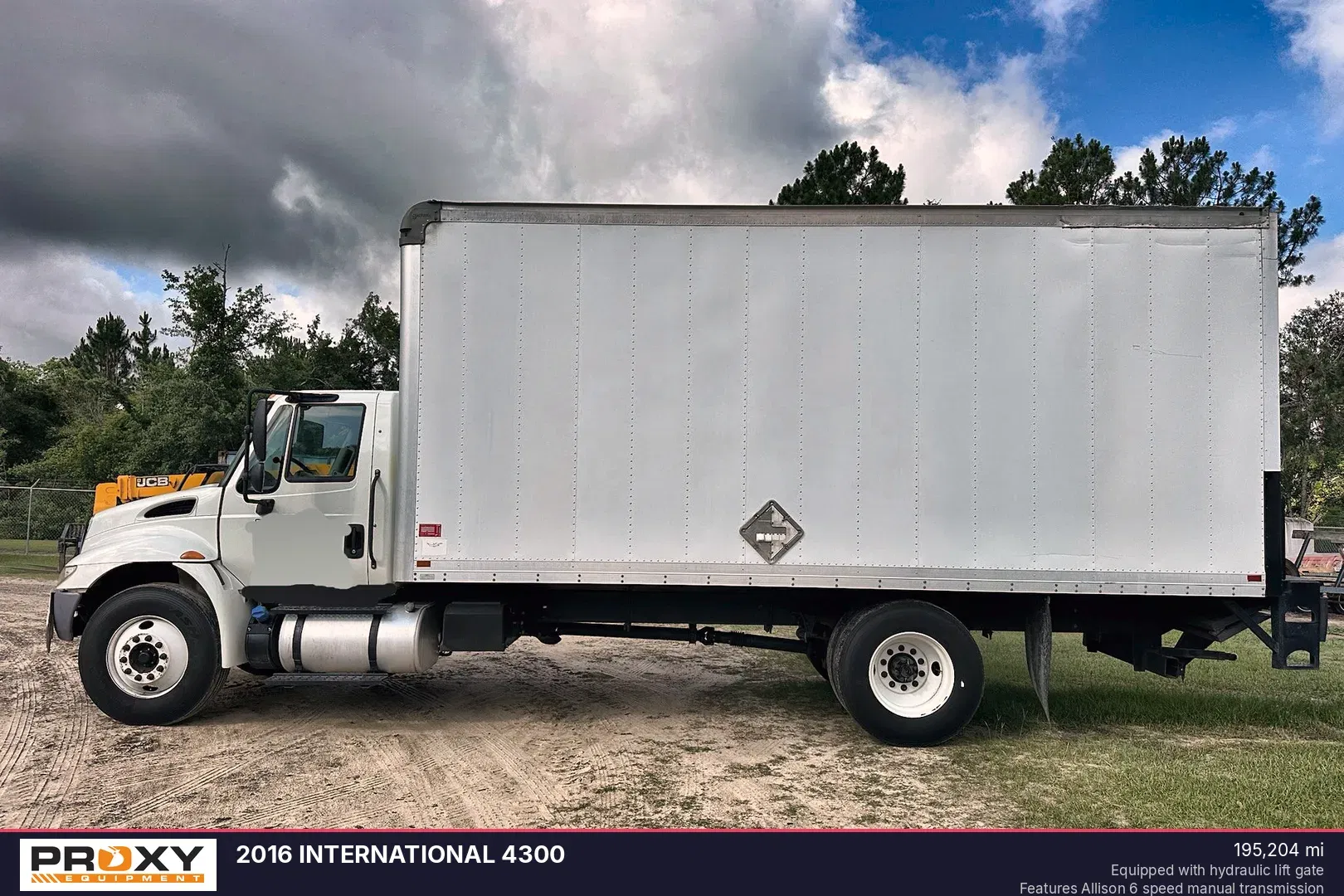 2016 International 4300 Equipment Image0