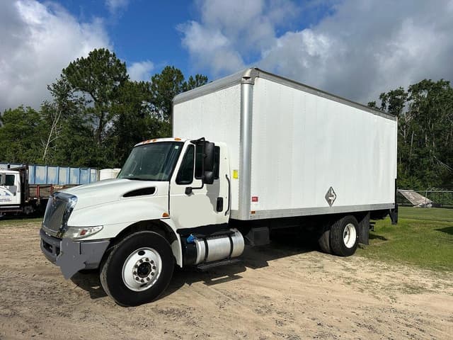 Image of International 4300 equipment image 1