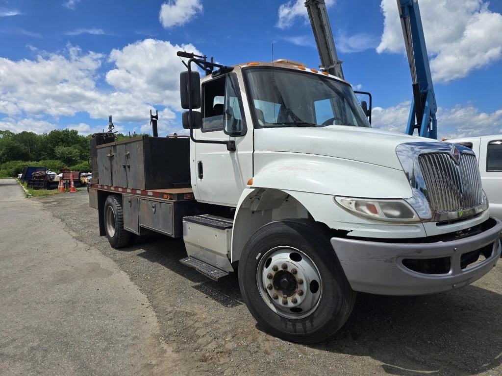 2016 International 4300 Equipment Image0
