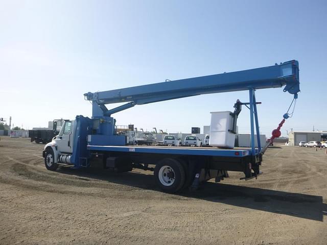 Image of International 4300 equipment image 3