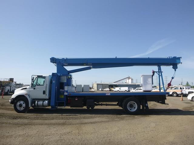 Image of International 4300 equipment image 4