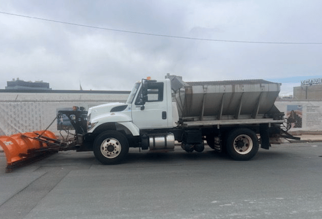 Image of International 7400 equipment image 1