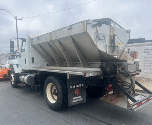 Image of International 7400 equipment image 2