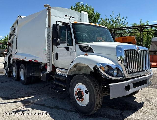 Image of International 7400 equipment image 2