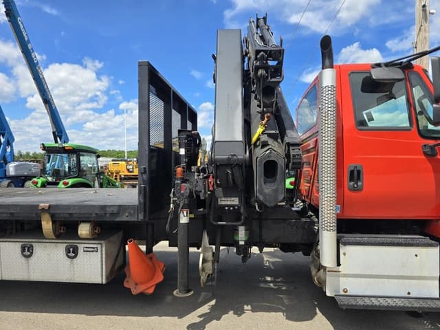 Image of International 7500 equipment image 4