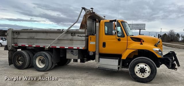 Image of International 7500 equipment image 3