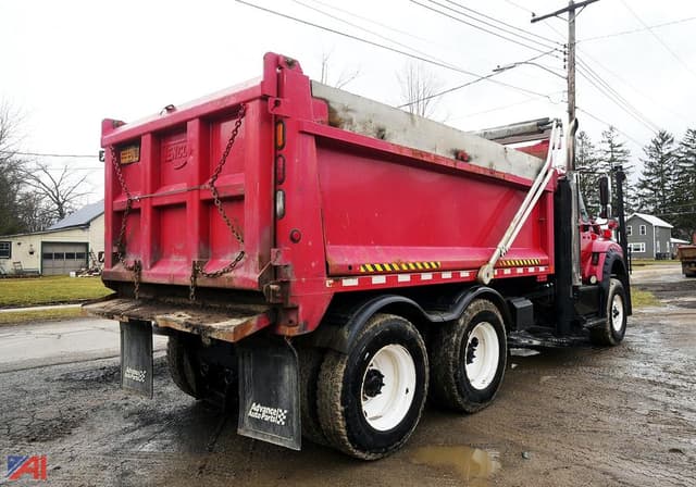 Image of International 7600 equipment image 4