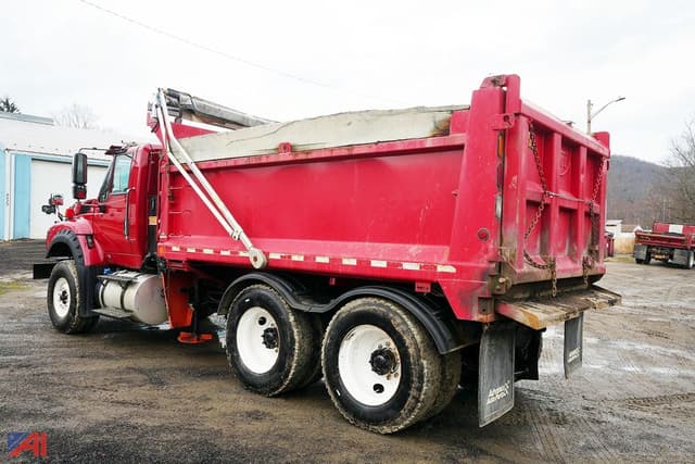 Image of International 7600 equipment image 2