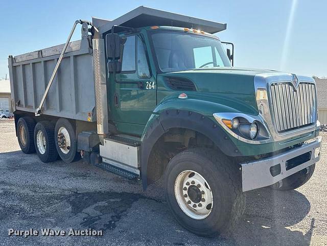 Image of International 7600 equipment image 2