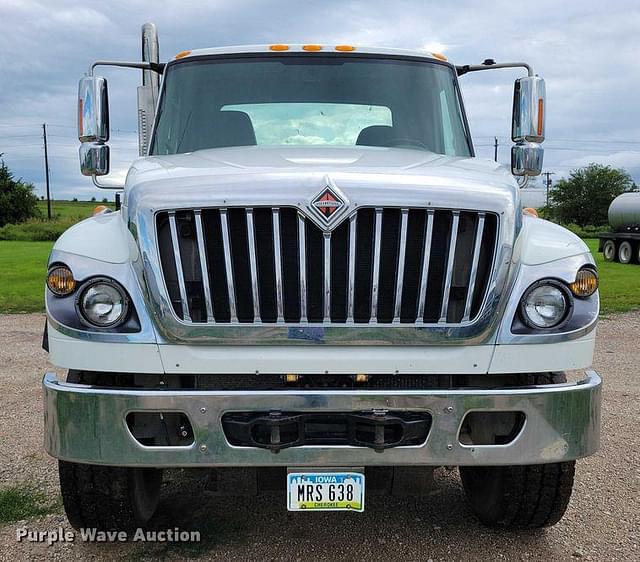 Image of International 7600 equipment image 1