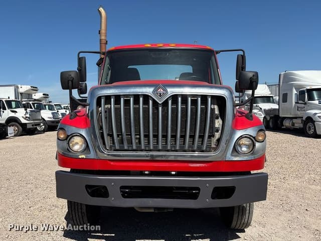 Image of International 7600 equipment image 1