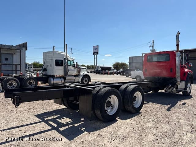 Image of International 7600 equipment image 4