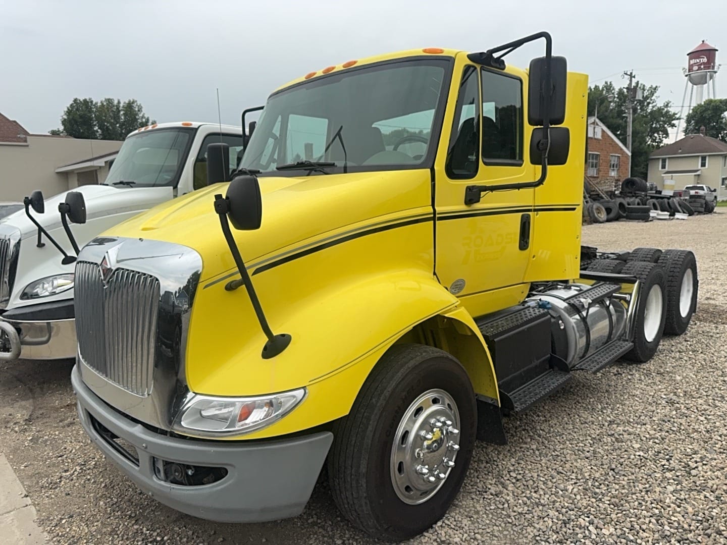 2016 International 8600 Equipment Image0